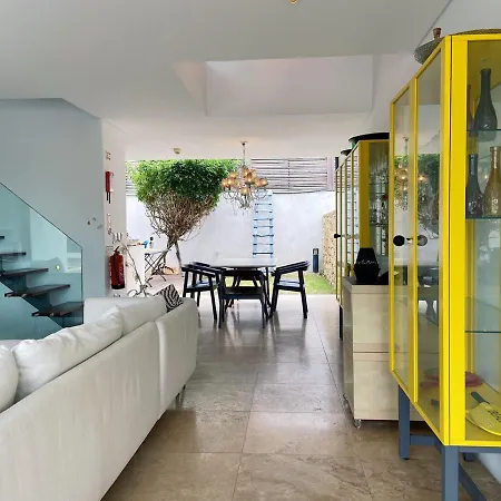 Villa Quaint, Chic And Artistic Seaside Villa Maceira (Lisbon)