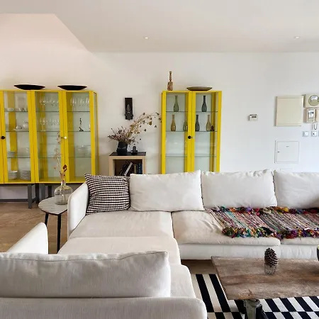 Villa Quaint, Chic And Artistic Seaside Villa *